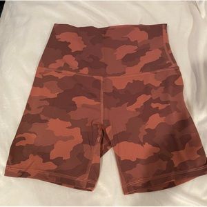 Lululemon Biker shorts. worn once. condition 10/10